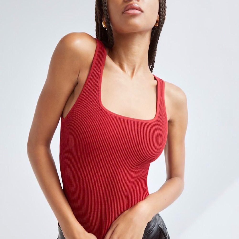 Aritzia Scarlet Ribbed Tank Top - Picture 4 of 5